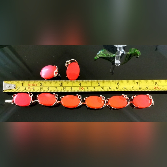 Vintage 1950s Red Thermoset/Lucite Bracelet and Earrings Set -Demi Parure - Picture 6 of 9